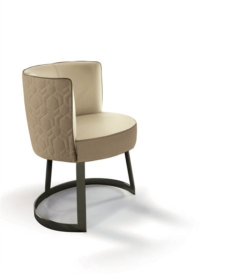 CLOe_chair_1_G7113