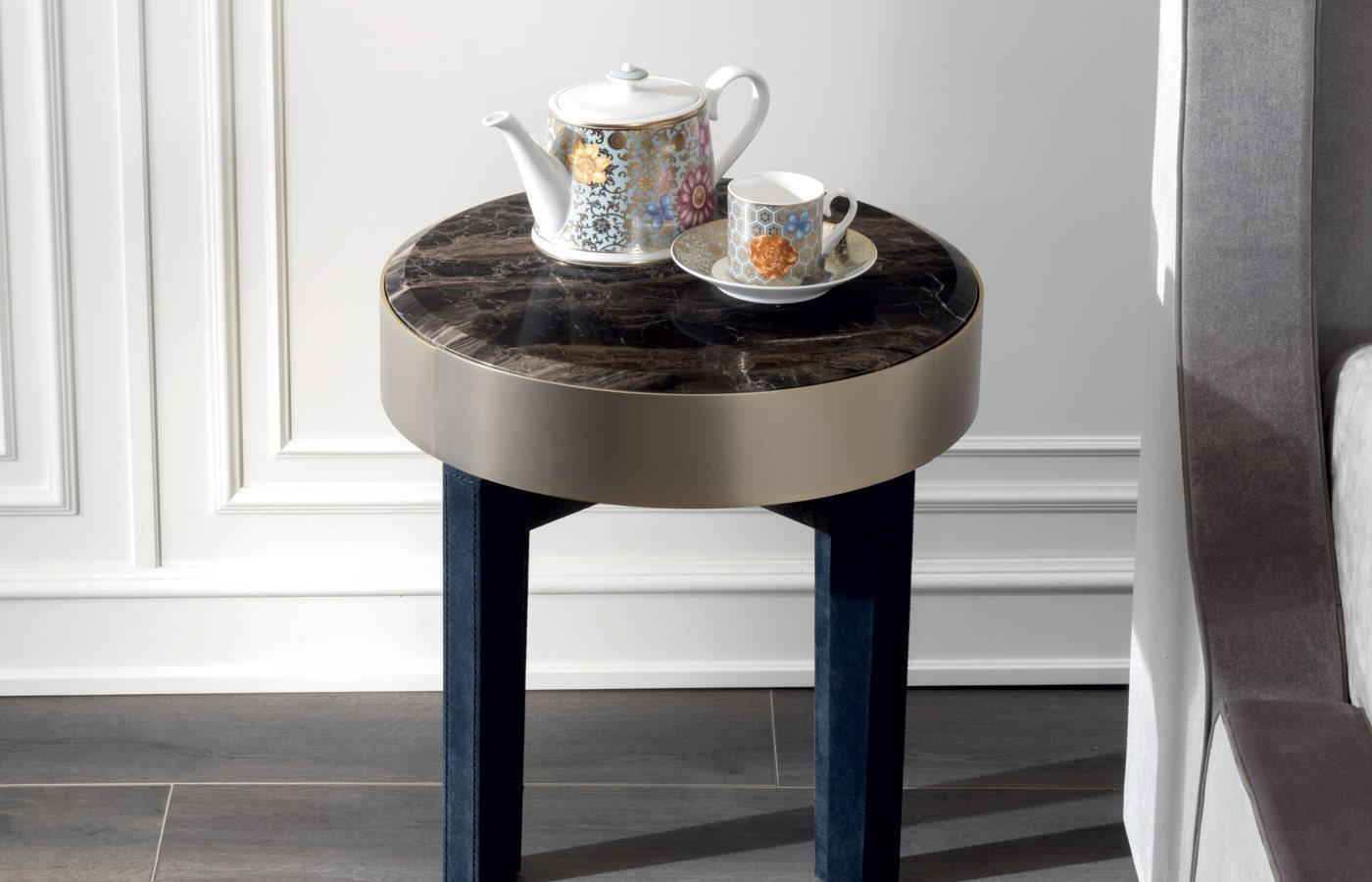 Complementi-notte_Ring-bedside-table_Dettaglio-Ambientata