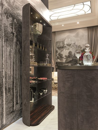 HENNESY_cabinet_3_G5657