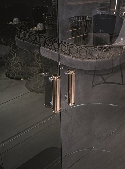 HENNESY_cabinet_6_G7236