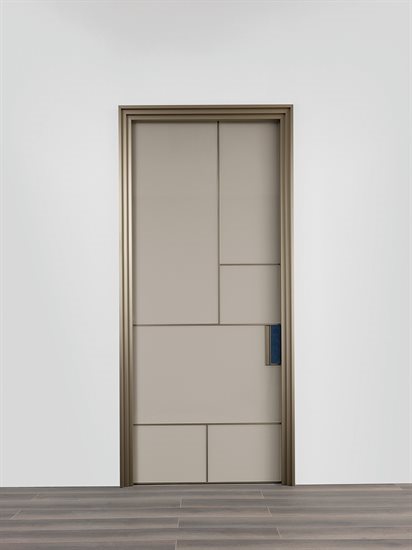 LAND_door_17_G1984